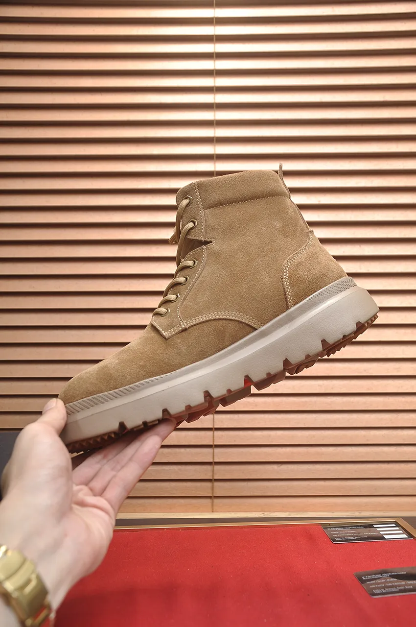 Men's shoes 💰580💶【UGG】(full genuine wool lining) Please pay attention to the original quality and compare the thickness of the wool 🏮🏮Hot style Martin boots from Australia's warm luxury brand men's shoes, official website synchronization, Beckham men's style..., made of imported top-layer waxed cowhide, waxed toe, Australian real wool velvet lining Carefully sewn...Imported rubber Martin boots outsole (comfortable, soft and wear-resistant). I really like the quality...Exquisite workmanship, you can't put it down once you see it. Code number 39-44